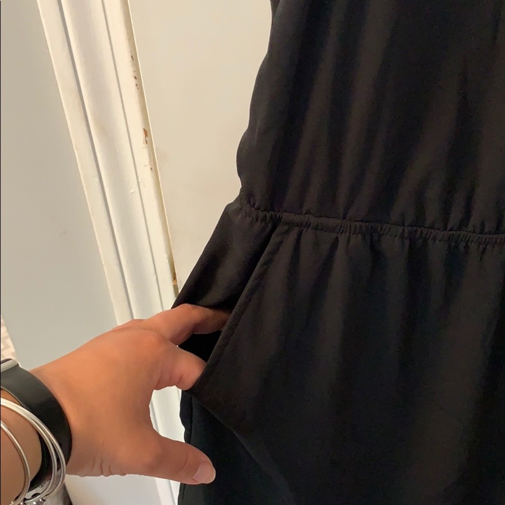 Keyhole/open back Romper - Picture 2 of 4